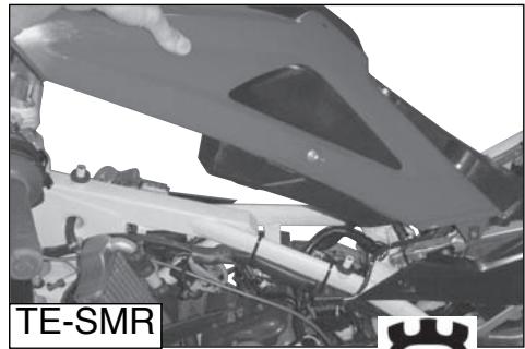 HUSQVARNA TC 510 - HOW TO REMOVE THE TANK (TE-SMR) - 5