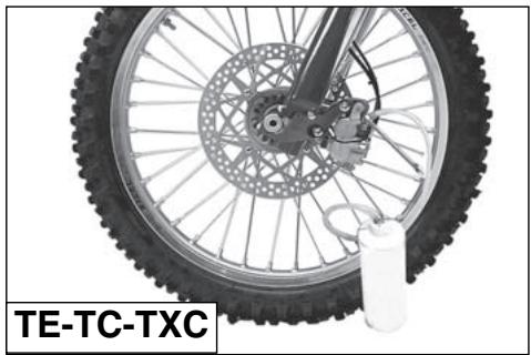 HUSQVARNA TC 510 - FRONT BRAKING SYSTEM BLEEDING (TE, TC, TXC) - 4