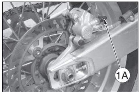 HUSQVARNA TC 510 - To replace the fluid, proceed as follows: - 4