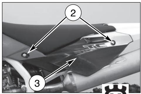 HUSQVARNA TC 510 - ADJUSTING THE SHOCK ABSORBER SPRING PRELOAD - 3