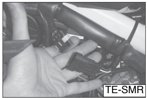 HUSQVARNA TE 250 - HOW TO REMOVE THE TANK (TE-SMR) - 2