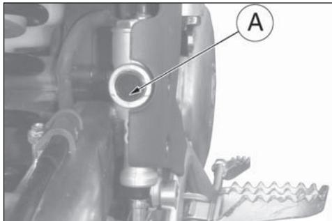 HUSQVARNA TE 450 - ADJUSTMENT OF THE CONTROL LEVER AND CHECK OF THE HYDRAULIC CLUTCH FLUID LEVEL - 1