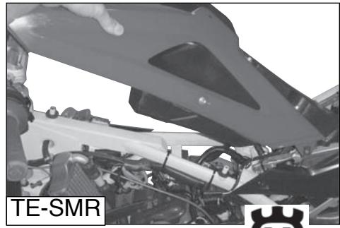 HUSQVARNA TE 450 - Demontage du reservoir (te-smr) - 5