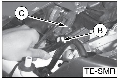 HUSQVARNA TE 450 - HOW TO REMOVE THE TANK (TE-SMR) - 4