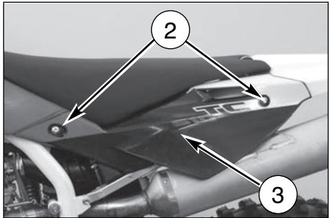 HUSQVARNA TE 510 - Note\*: If silencer or exhaust are difficult to remove, help to slide them apart by tapping gently with a rubber or plastic hammer. - 2