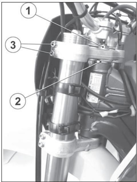 HUSQVARNA TE 510 - STEERING WHEEL BALL PLAY ADJUSTMENT - 2
