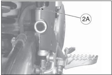 HUSQVARNA TXC 450 - To replace the fluid, proceed as follows: - 6