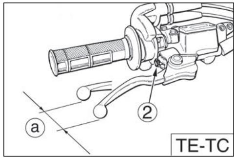 HUSQVARNA TXC 450 - STEUERHEBELEINSTELLUNG UND STANDKON- TROLE DER BREMSFLUSSIGKEITN FÜR DIE VOR- DERRADBREMSE - 4