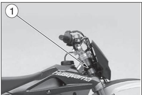 HUSQVARNA TXC 450 - SUBSTITUCION DE LAS BOMBILLAS DEL FARO TRASERO (TE-SMR) - 2