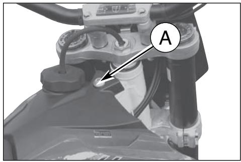 HUSQVARNA TXC 450 - HOW TO REMOVE THE TANK (TC-TXC) - 4