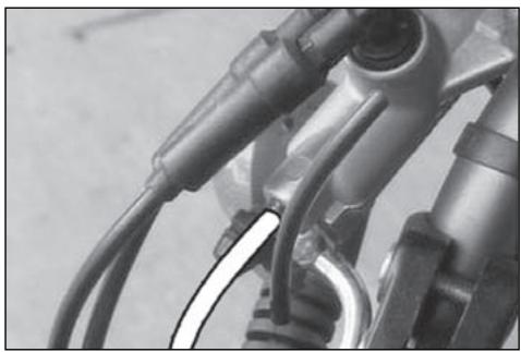 HUSQVARNA TXC 450 - FRONT BRAKING SYSTEM BLEEDING (SMR) - 3