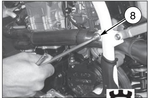 HUSQVARNA TXC 510 - REPLACING THE MUFFLER DEADENING MATERIAL - 5