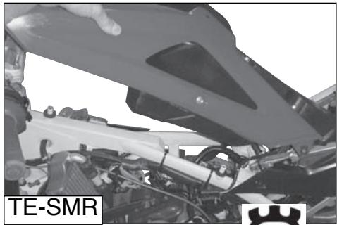 HUSQVARNA TXC 510 - HOW TO REMOVE THE TANK (TE-SMR) - 5