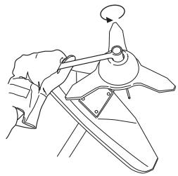 HUSQVARNA 250 R - Fitting a blade guard, grass blade and grass cutter - 3
