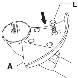 HUSQVARNA 250 R - Fitting the blade guard and saw blade - 2