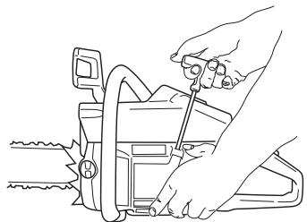 HUSQVARNA 3120 XP - Fitting the starter - 1