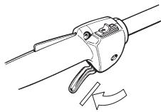 HUSQVARNA 325 HE3 X - Blocage de l'accélération - 2