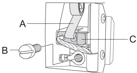 HUSQVARNA DM 330 - Cambio de escobillas de carbón - 3