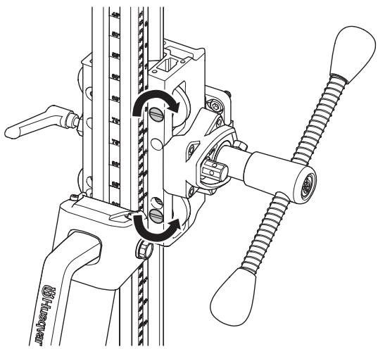 HUSQVARNA DS 150 - Adjusting the feed housing - 3