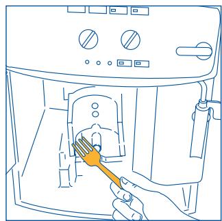 DELONGHI ESAM 2000 - WARNING: THE INFUSER CAN ONLY BE REMOVED WHEN THE MACHINE IS OFF. ATTEMPTING TO REMOVE THE INFUSER WITH THE MACHINE ON WILL RISK CAUSING DAMAGE.E. - 2