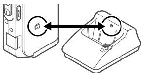 OLYMPUS DS-20 - Make sure that the recorder's record/play indicator lamp isn't flashing, and remove the recorder from the cradle. - 1