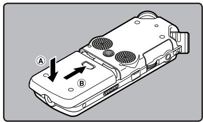 OLYMPUS LS-10 - Inserting Batteries - 3