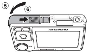 OLYMPUS FE-280 - b. Вставьте аккумулятор и карту xD-Picture Card (дополнительно). - 4