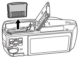 OLYMPUS µ 740 - Removing the card - 2