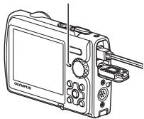 OLYMPUS Μ 850SW - Make sure that the card access lamp has stopped blinking. - 1