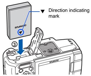 OLYMPUS E-620 - Loading the battery - 2