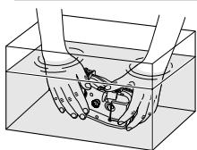 OLYMPUS PFL-01 - Cleaning the case with pure water - 1
