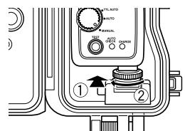 OLYMPUS PFL-01 - Inserting the flash - 1