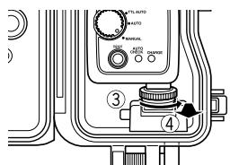 OLYMPUS PFL-01 - Inserting the flash - 2