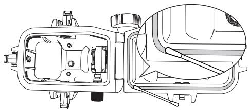 OLYMPUS PFL-E01 - Remove any sand, dirt, etc. - 2