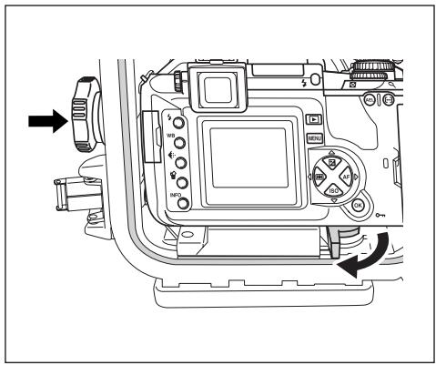 OLYMPUS PPO-E01 - Loading the Camera and Lens - 5
