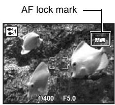 OLYMPUS Μ 850 SW - Focus lock - Locking the focus and then composing the shot - 1