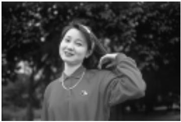 OLYMPUS CAMEDIA E-10 - Shooting Portraits (Focused Subject, Blurred Background) - 1
