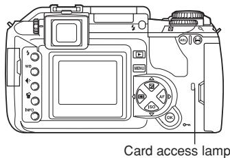 OLYMPUS E-300 - Make sure that the card access lamp goes out. - 1