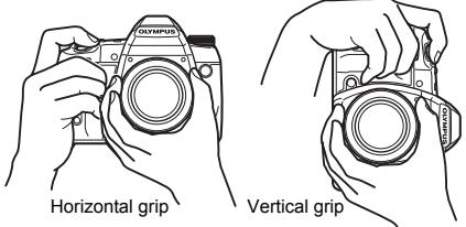 OLYMPUS E-30 - Holding the camera - 1