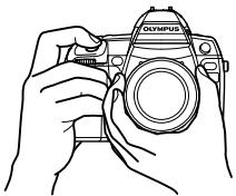 OLYMPUS E-5 - Holding the camera - 1
