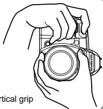 OLYMPUS E-5 - Holding the camera - 2