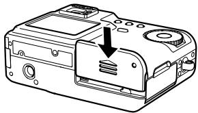 CASIO QV-R3 - To load the battery into the camera - 3