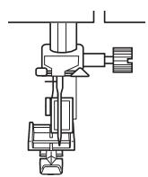 TOYOTA OEKAKI RENAISSANCE - Installez la goupille côté droit du pied-de-biche pour fermeture à glissière sur le support de pied-de-biche. - 1