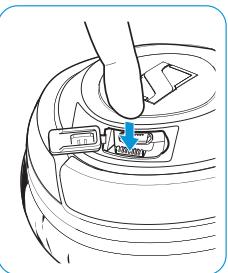 SENNHEISER MM 550 TRAVEL - Connecting the charging cable to the battery pack - 3
