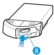 SENNHEISER MM 550 TRAVEL - Connecting the charging cable to the battery pack - 5