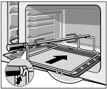 NEFF B4360S0FN - Mise en place du tournebroche - 2