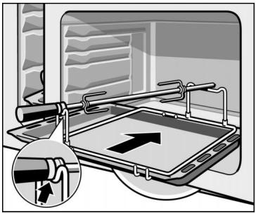 NEFF B4560N0FN - Mise en place du tournebroche - 2
