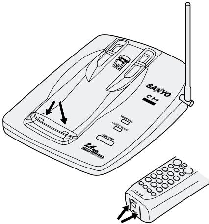 SANYO CLT-2420 - Cleaning the battery contacts - 1