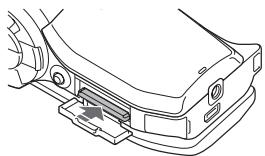 SANYO XACTI VPC-HD2000 - Insérez complètement la carte. - 1