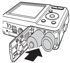 SANYO VPC-S1275 - Inserting the Batteries - 3